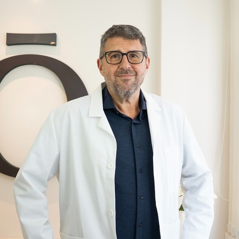 El Dr. Alejandro Lucchelli, dirección médica de ŌMI longevity