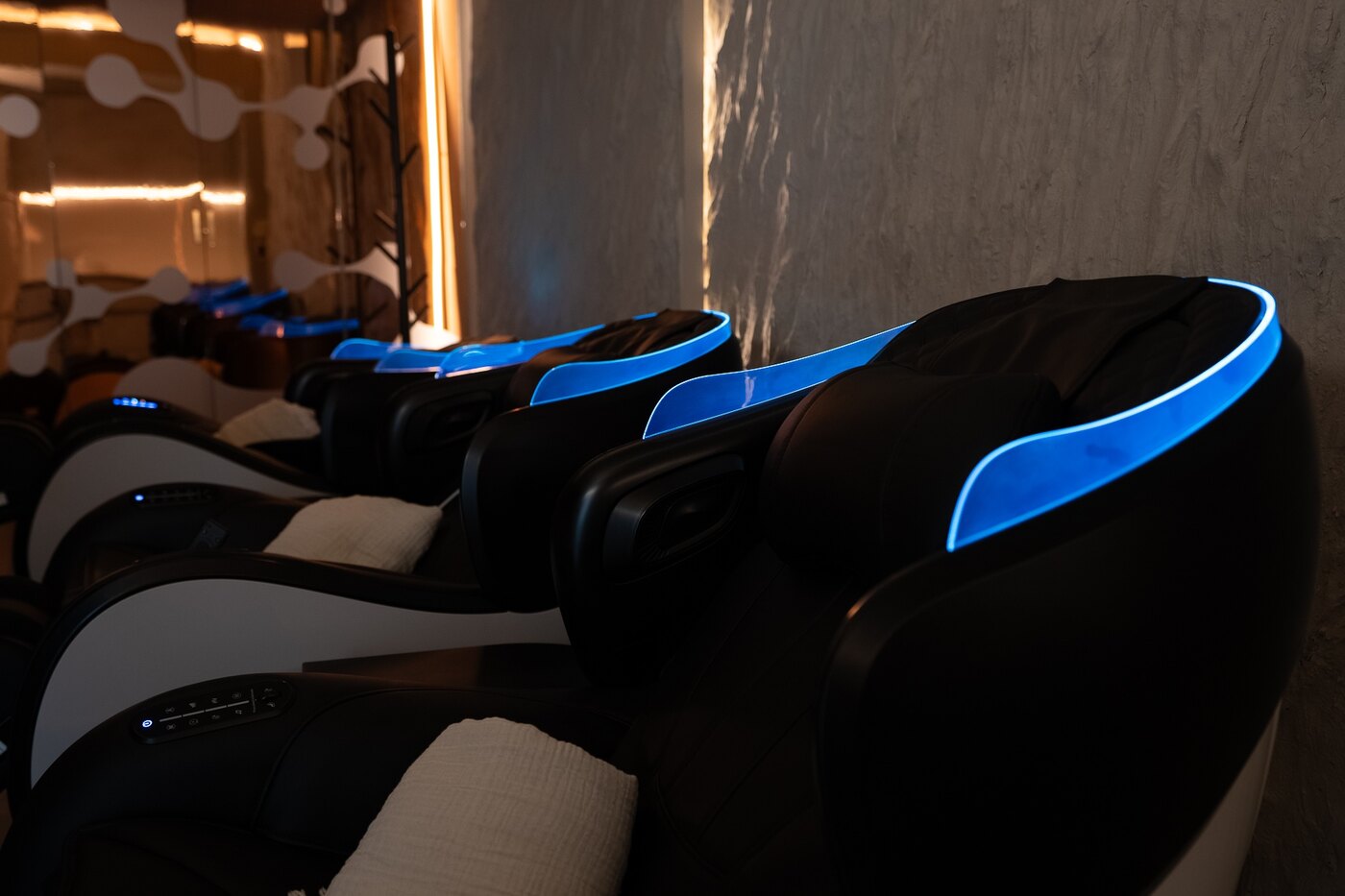 Sala de sueroterapia intravenosa de ŌMI longevity, con los sillones de la sesión